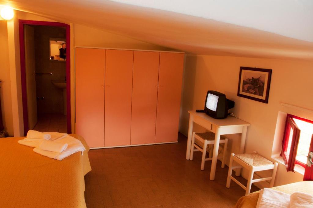 湖光山影公寓酒店 西尔米奥奈 客房 照片